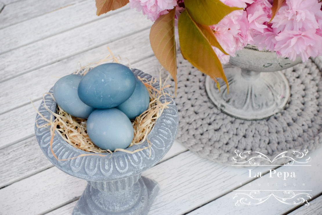 Dyeing Eggs Naturally with Red Cabbage