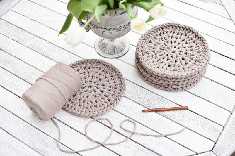 Crochet placemats from t-shirt yarn Crochet placemats from t-shirt yarn