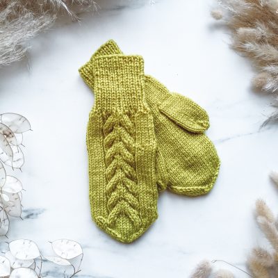 Cable knit mittens